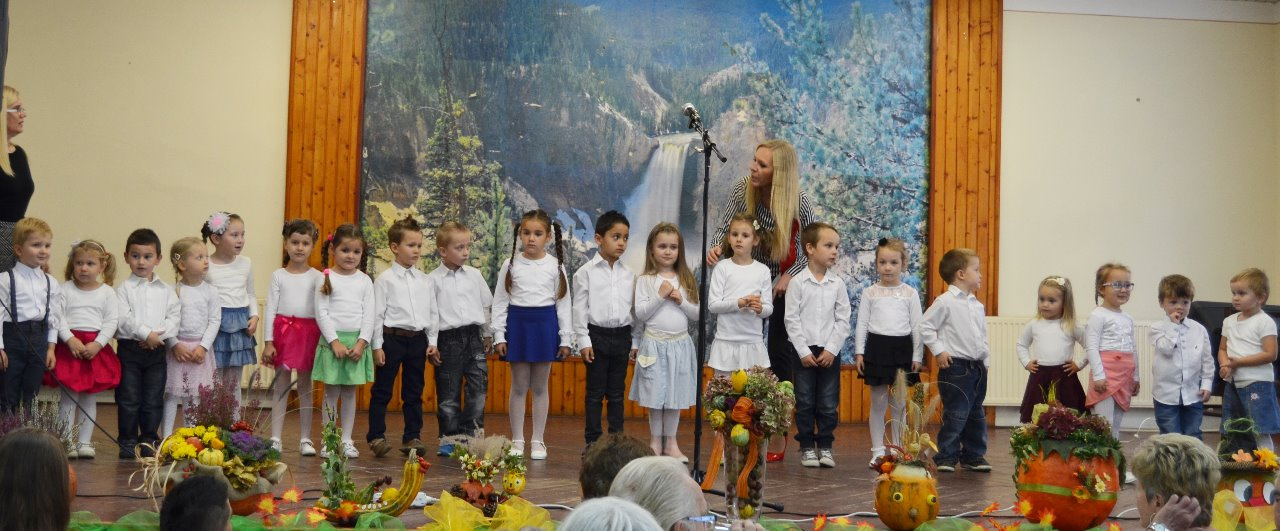 Úcta k starším a Privítanie nových malých občanov 2016
